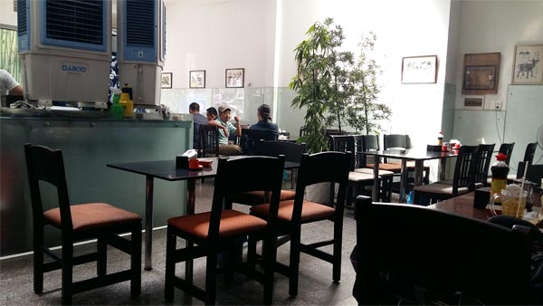 Không quan và cách phục vụ của quán cơm tấm sài gòn Nguyễn Văn Cừ