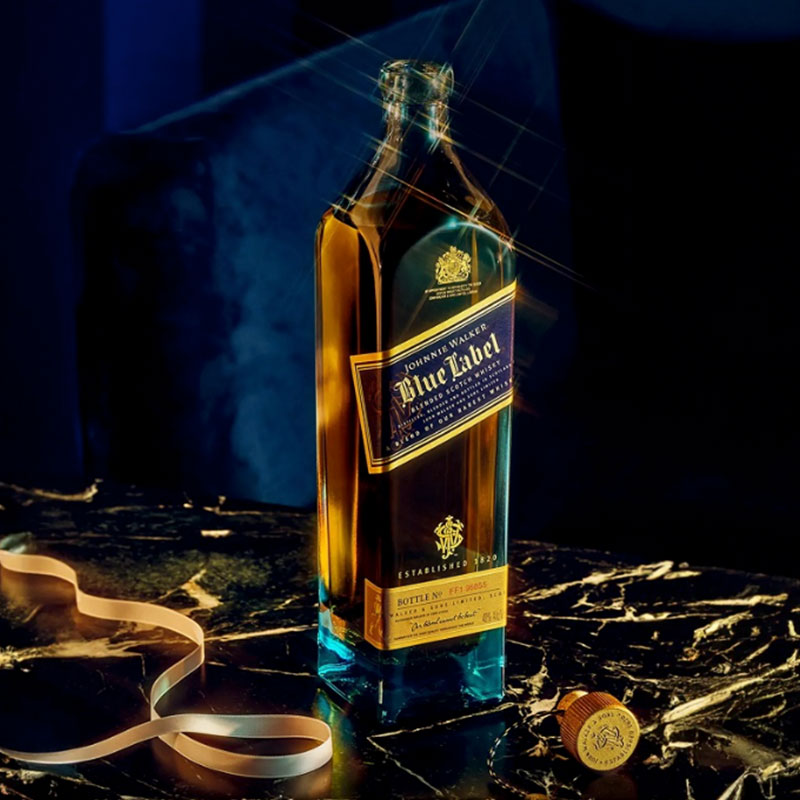 TOP 10 Chai Rượu Mừng Sinh Nhật Sang Trọng, Dễ Chọn Làm Quà 9 Rượu Johnnie Walker Blue Label